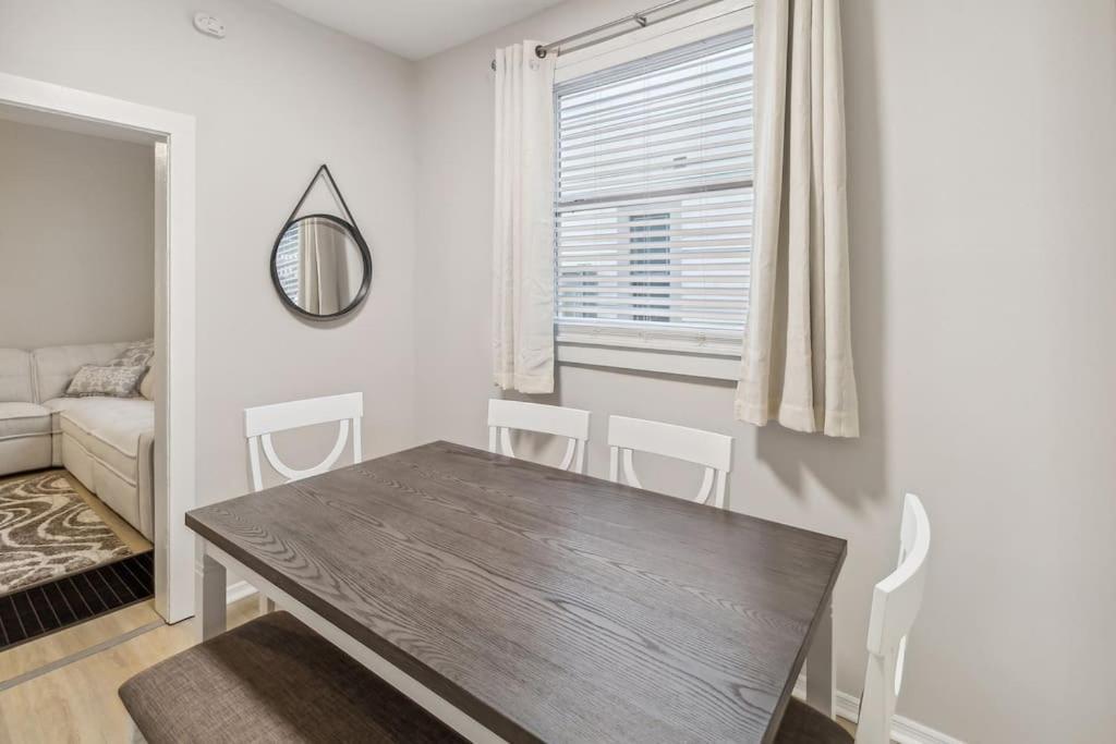 5 Min Drive To Downtown! Modern 3br In Savannah! Apartment *