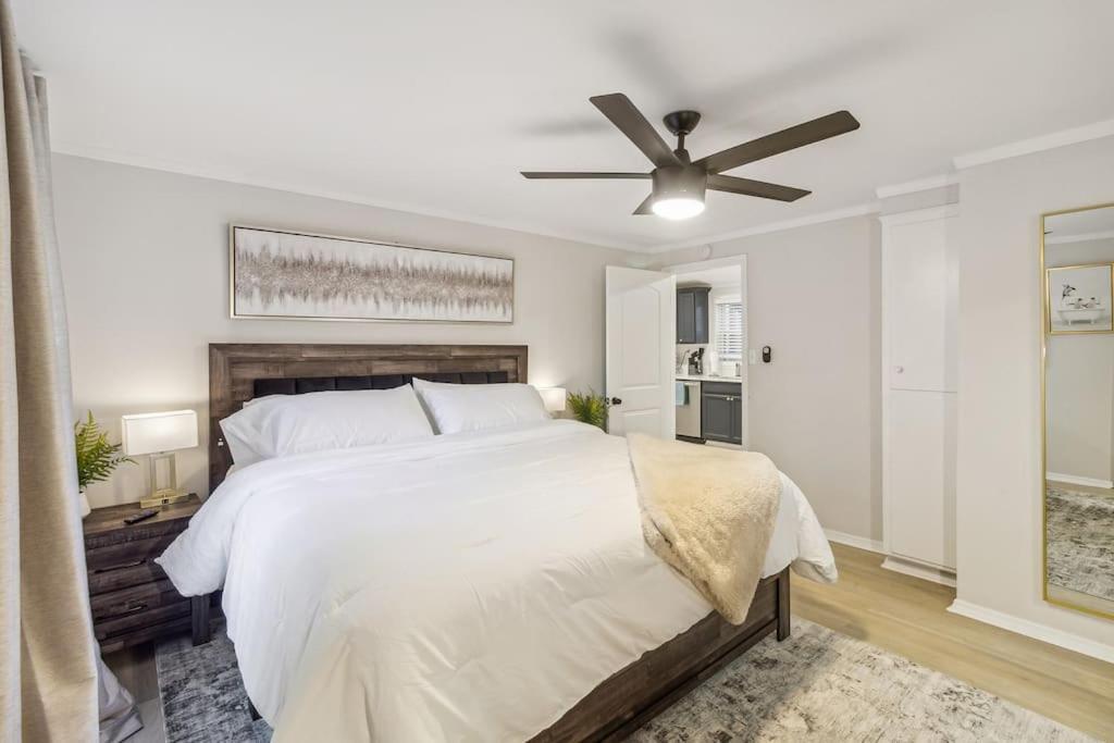 Apartment 5 Min Drive To Downtown! Modern 3br In Savannah!