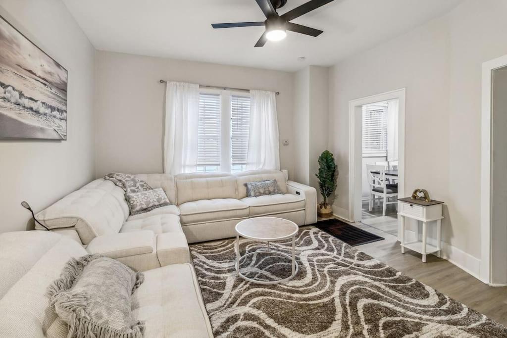 5 Min Drive To Downtown! Modern 3br In Savannah! Savannah