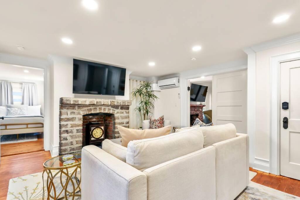 New2/2 Garden Historic Apartment Savannah