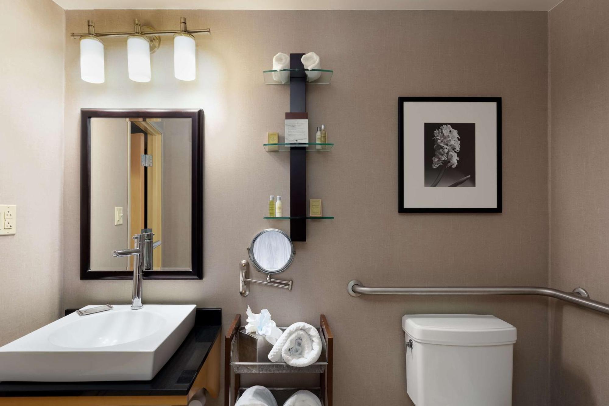 Doubletree By Hilton Airport 4*