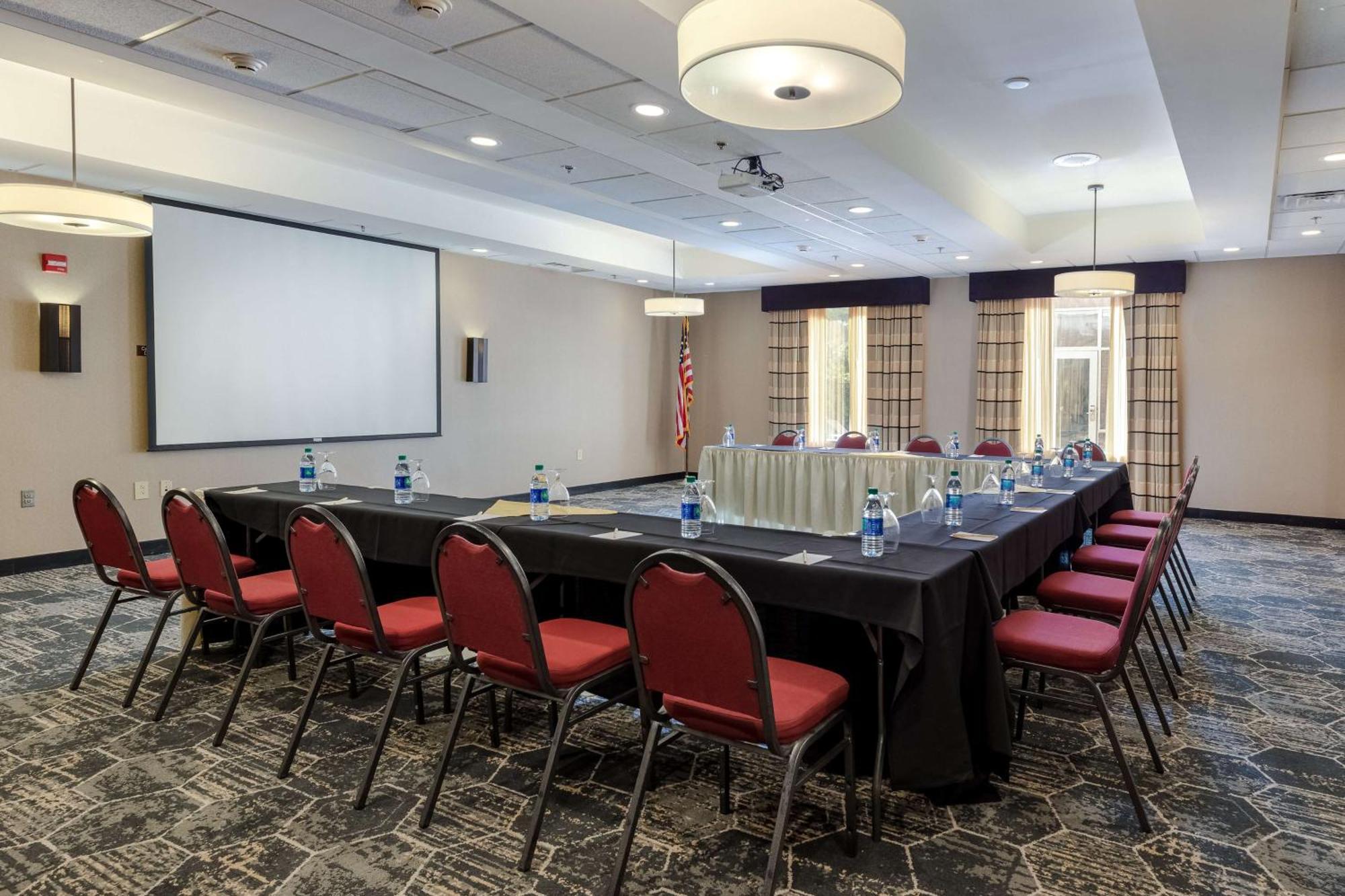 Doubletree By Hilton Airport Hotel Savannah