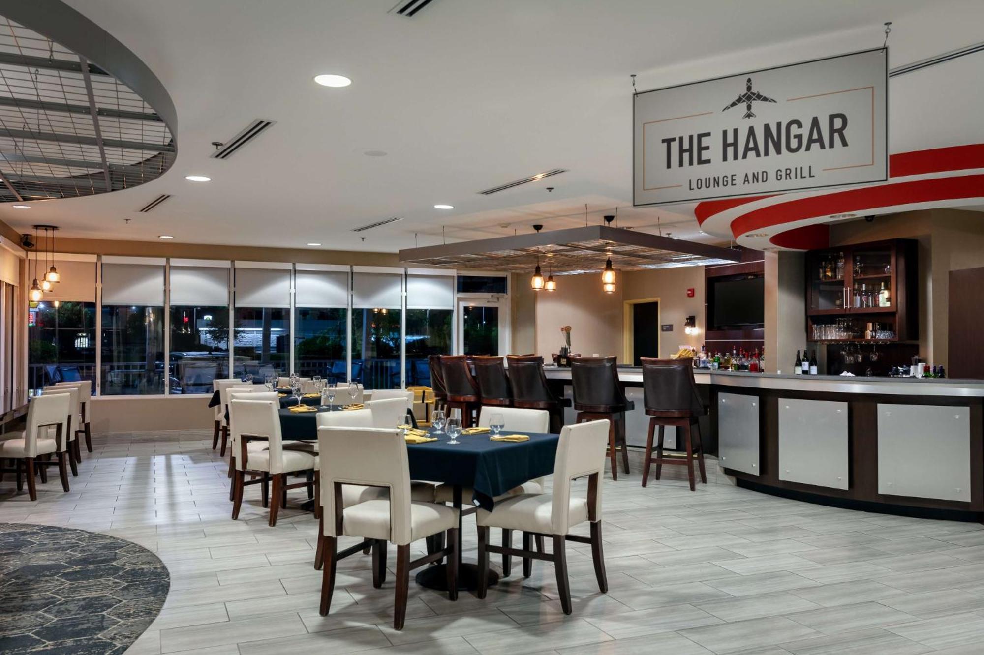 Hotel Doubletree By Hilton Airport