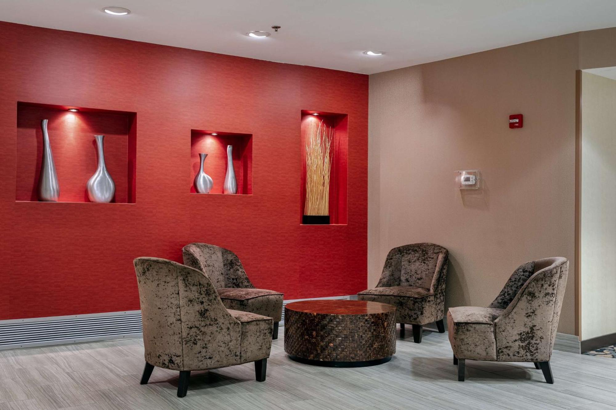 Doubletree By Hilton Airport Hotel 4*