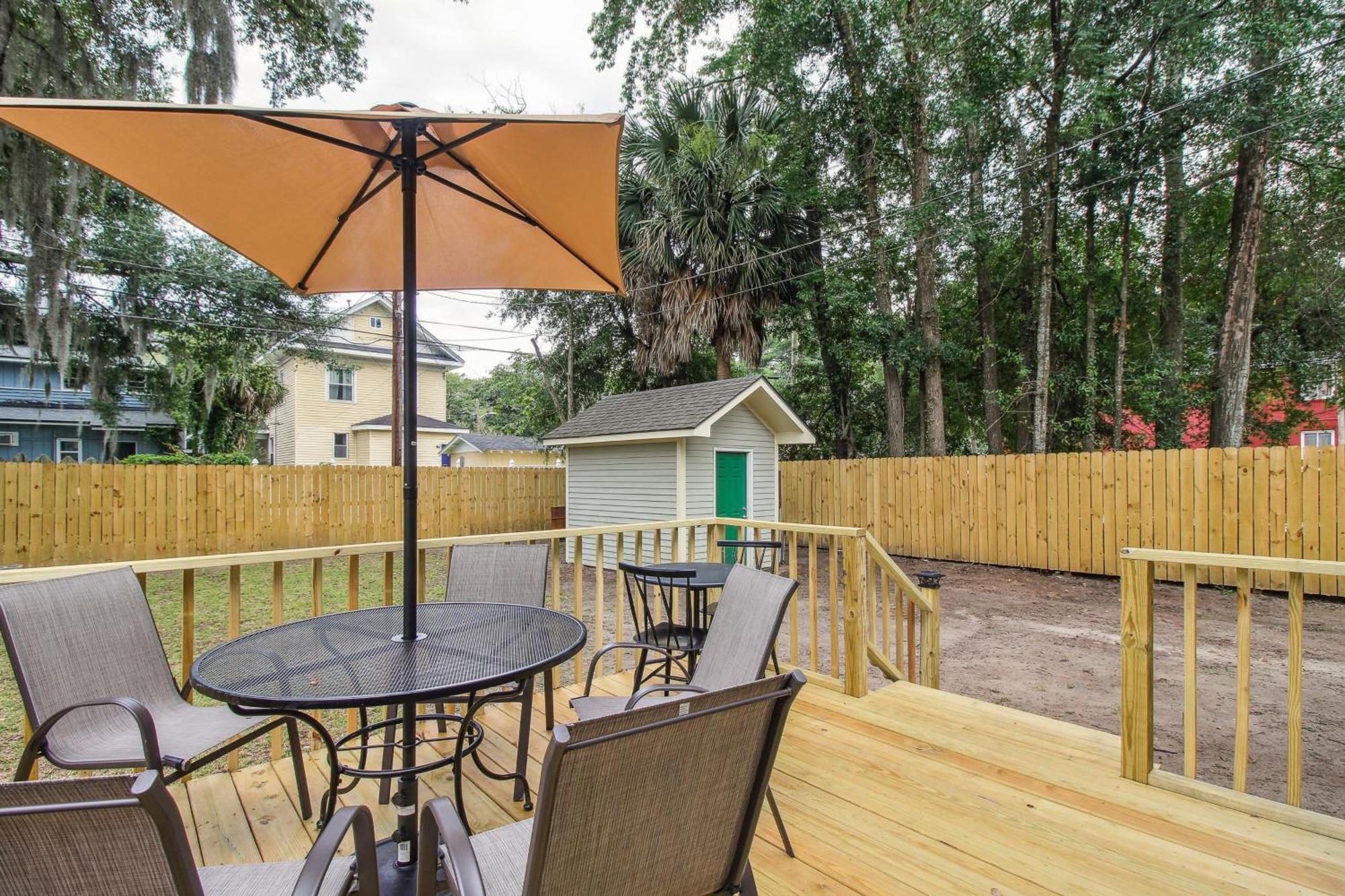With Patio And Grill About 2 Mi To Downtown Holiday home *