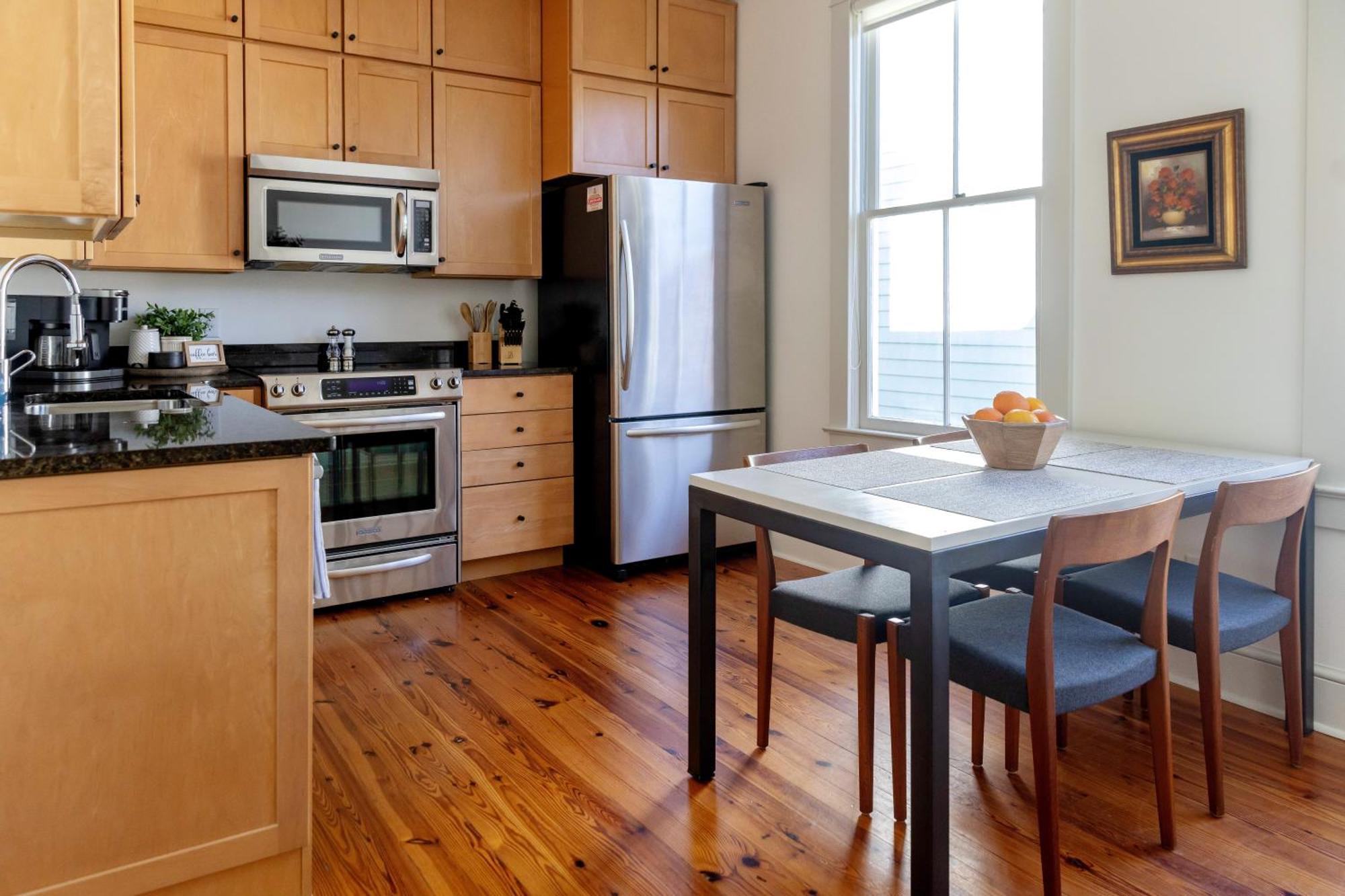 2 King Bedrooms-Luxury On Historic Crawford Square Apartment Savannah