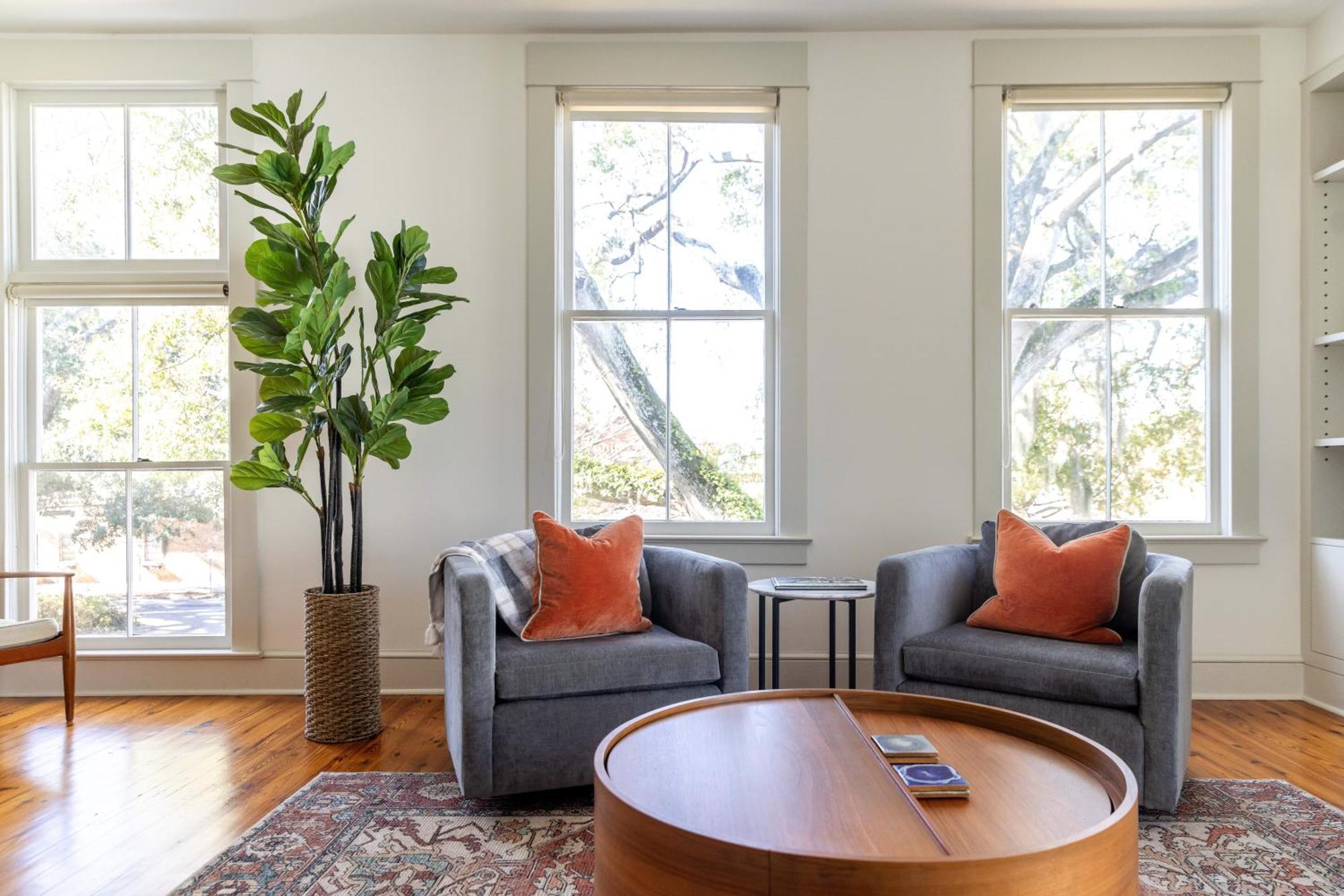 Apartment 2 King Bedrooms-Luxury On Historic Crawford Square