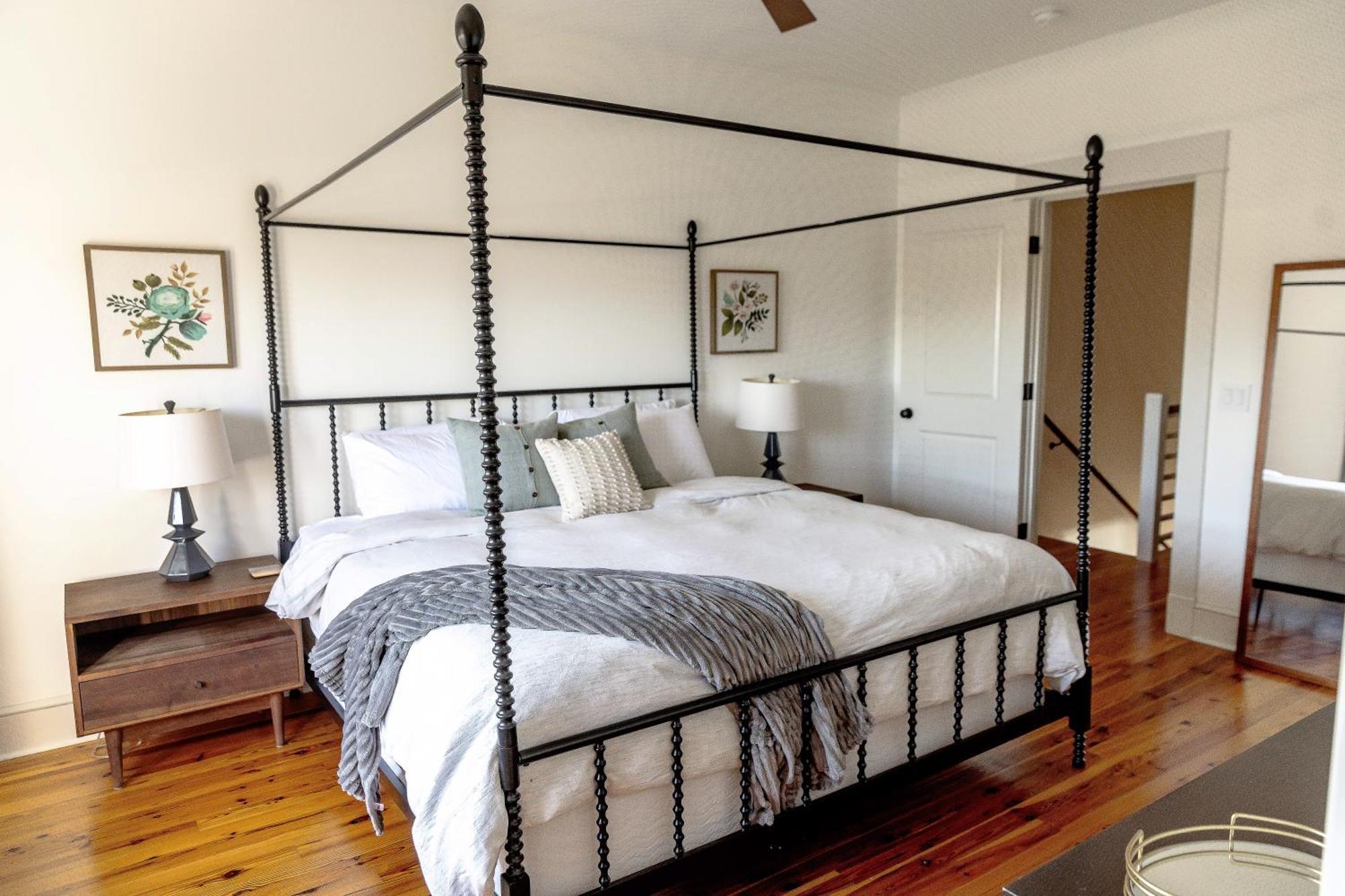 2 King Bedrooms-Luxury On Historic Crawford Square Savannah