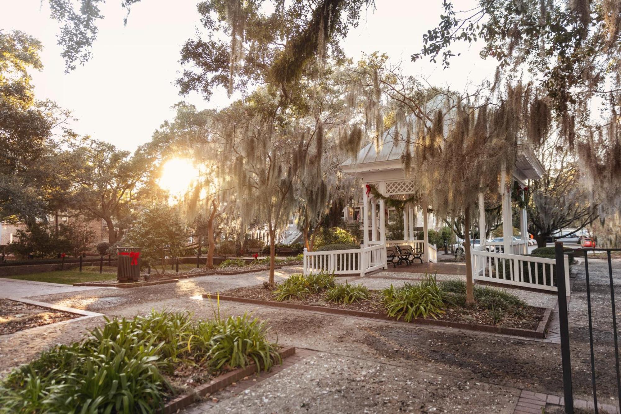2 King Bedrooms-Luxury On Historic Crawford Square Savannah