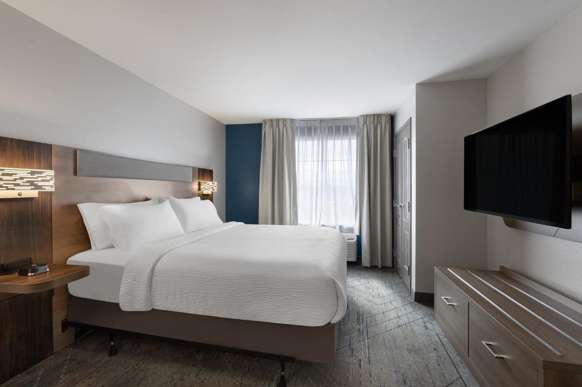 Hotel Express Airport By Ihg 3*