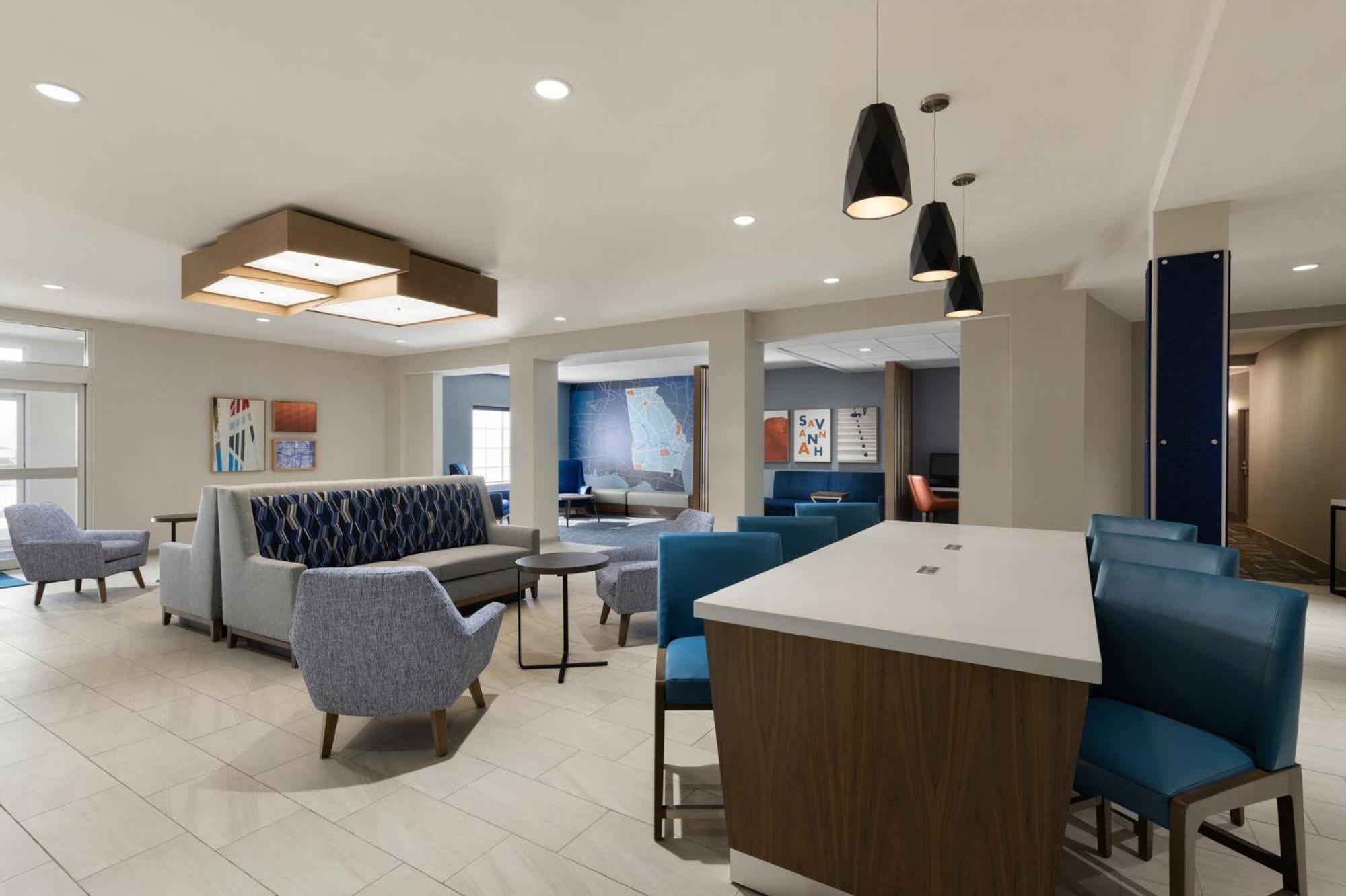 Express Airport By Ihg Hotel 3*