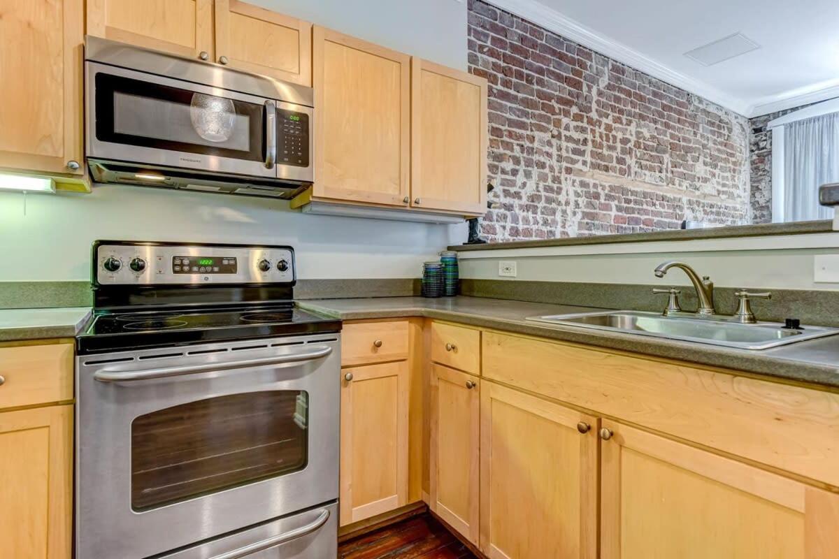 E Bay St Loft By Market And River Street