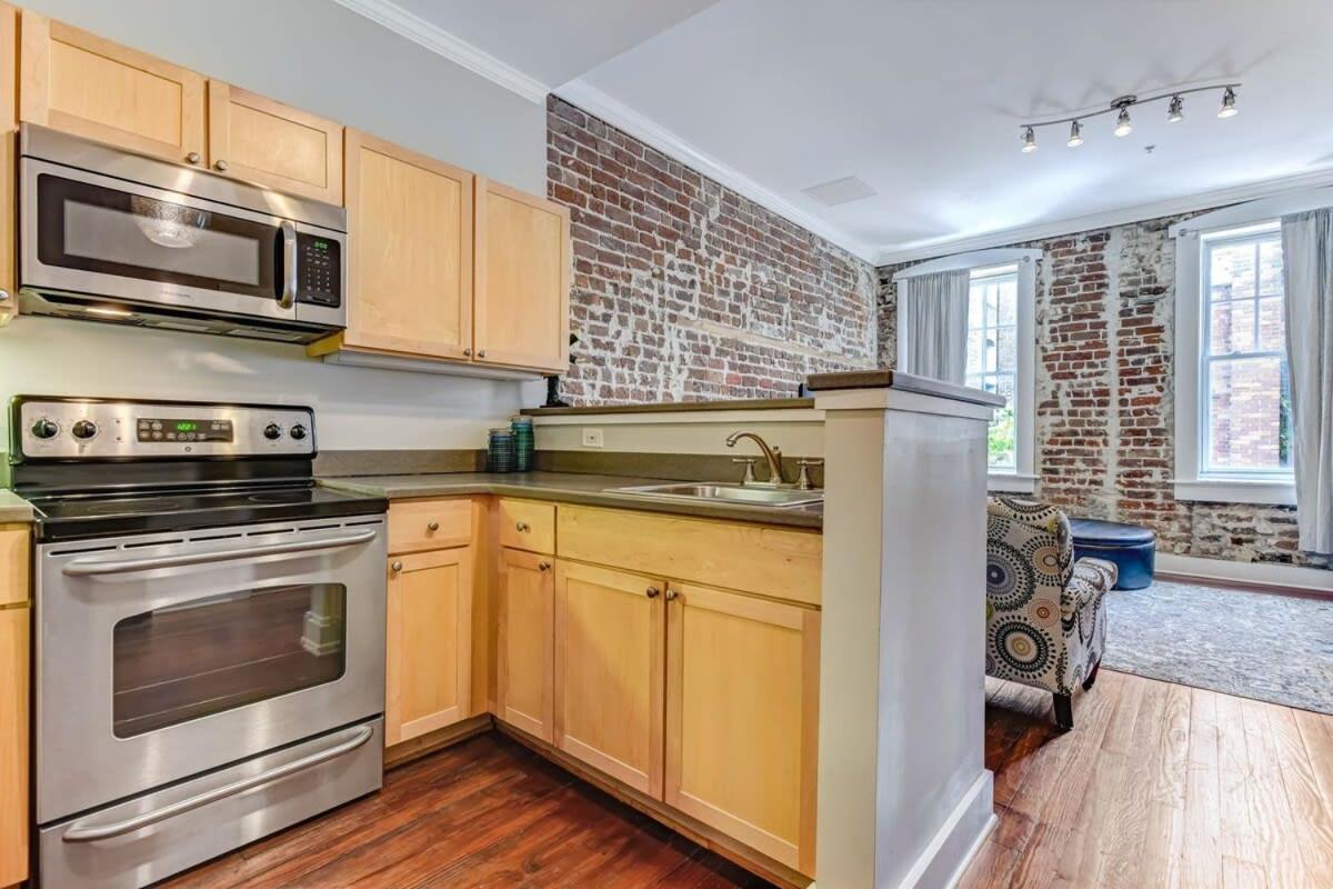 E Bay St Loft By Market And River Street Apartment