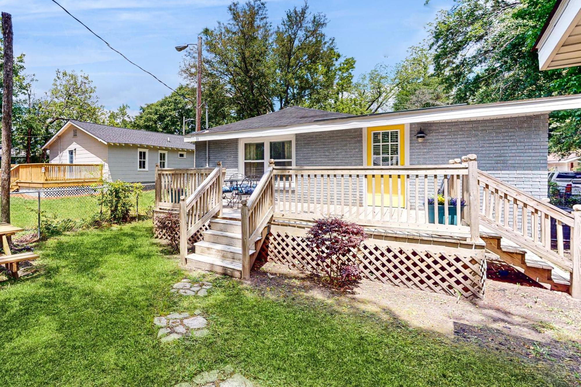 Holiday home Sunflower Sanctuary