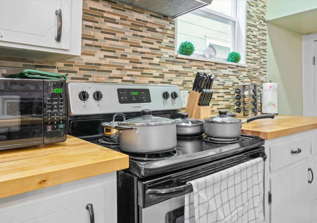 5 Mins To Forsyth - Downtown - Sleeps 10 - Starland *