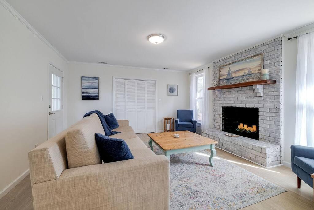 Centrally Located Between Tybee Island And Dt * Savannah