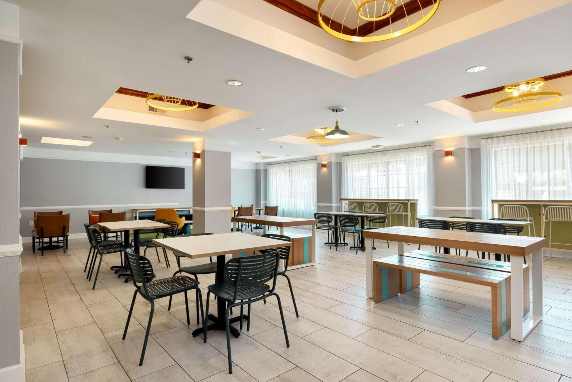 Spark By Hilton Airport Hotel Savannah