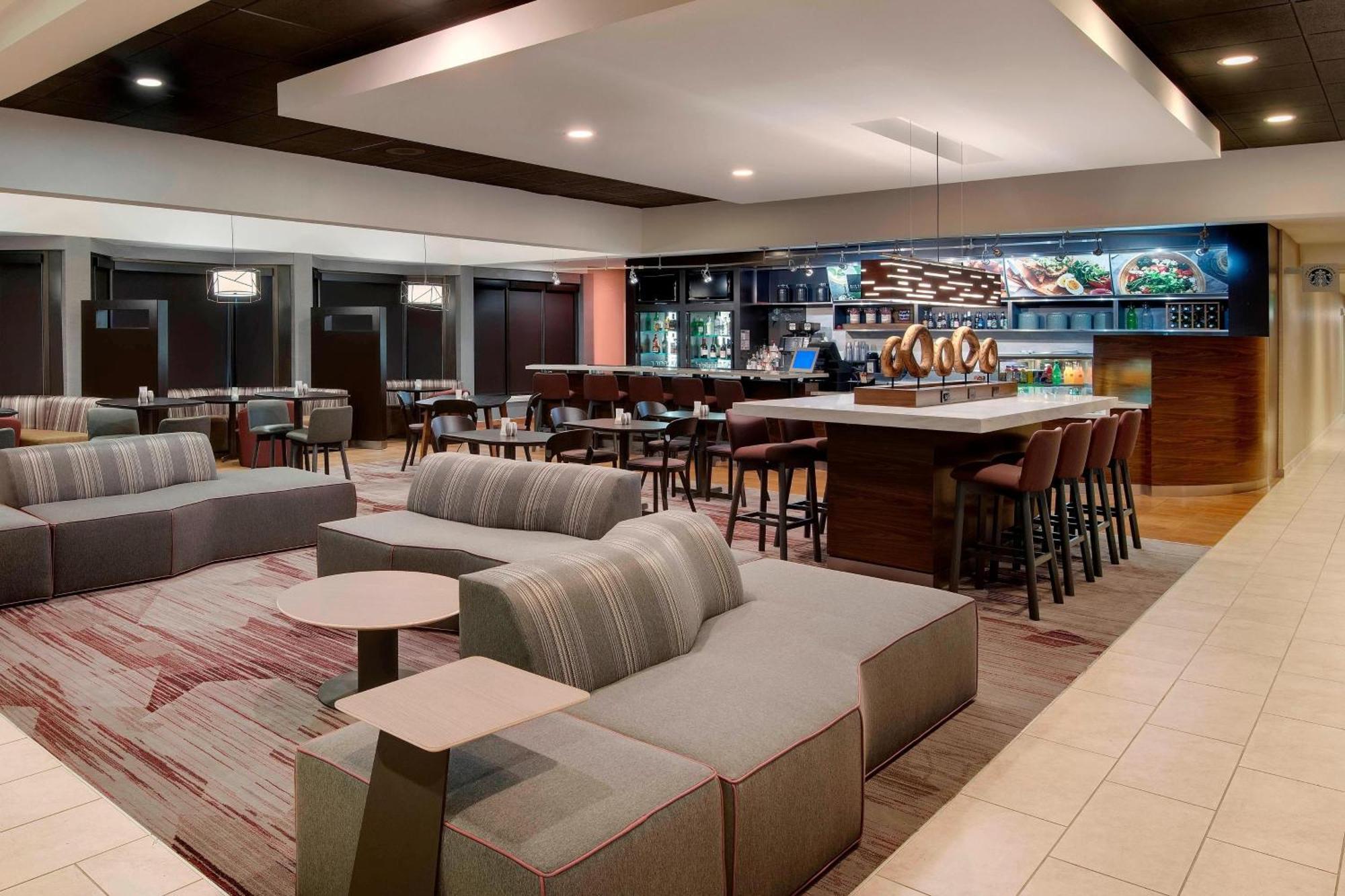 Courtyard By Marriott Midtown Hotel Savannah