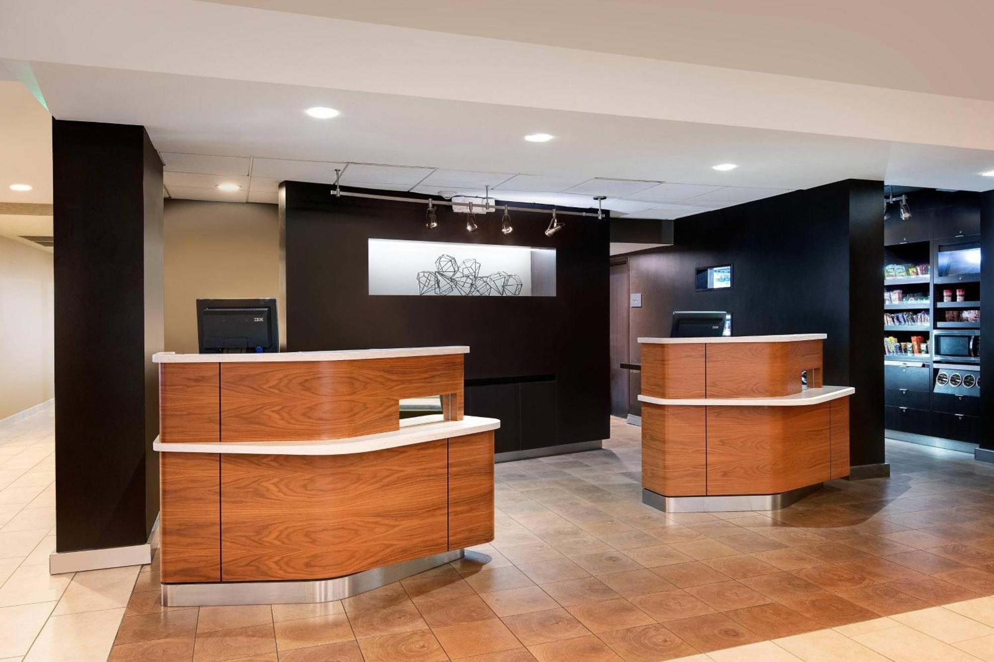 Courtyard By Marriott Midtown Savannah