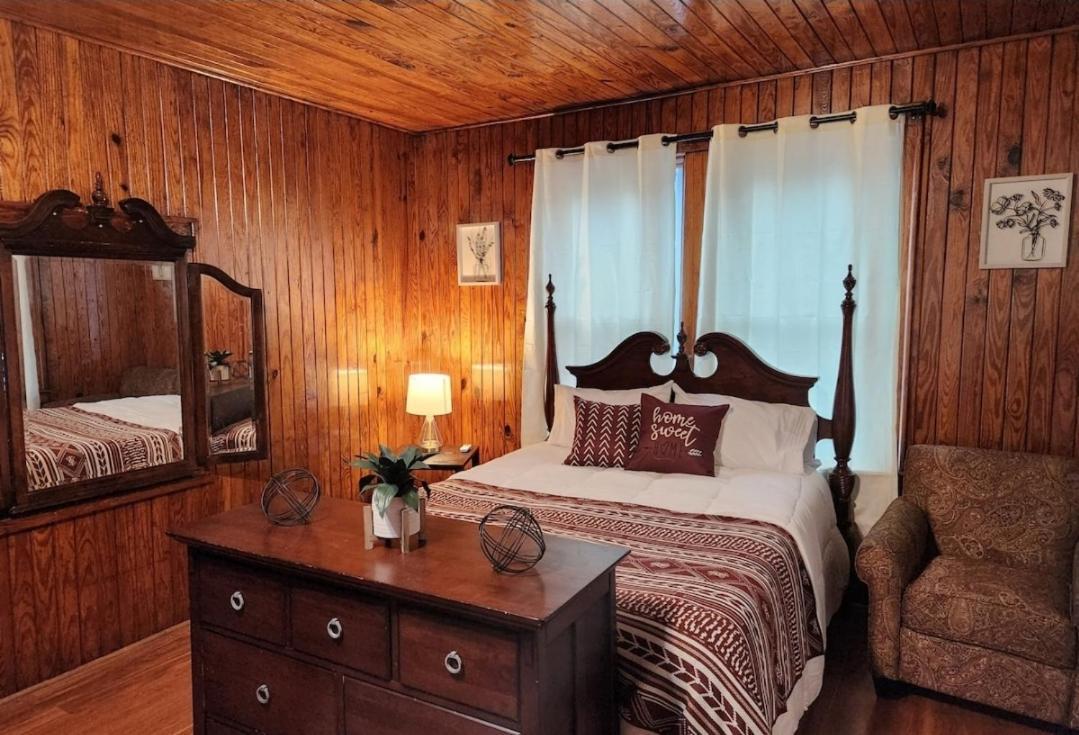 Apartment The - 2 Bedroom 1 Ba Near Downtown