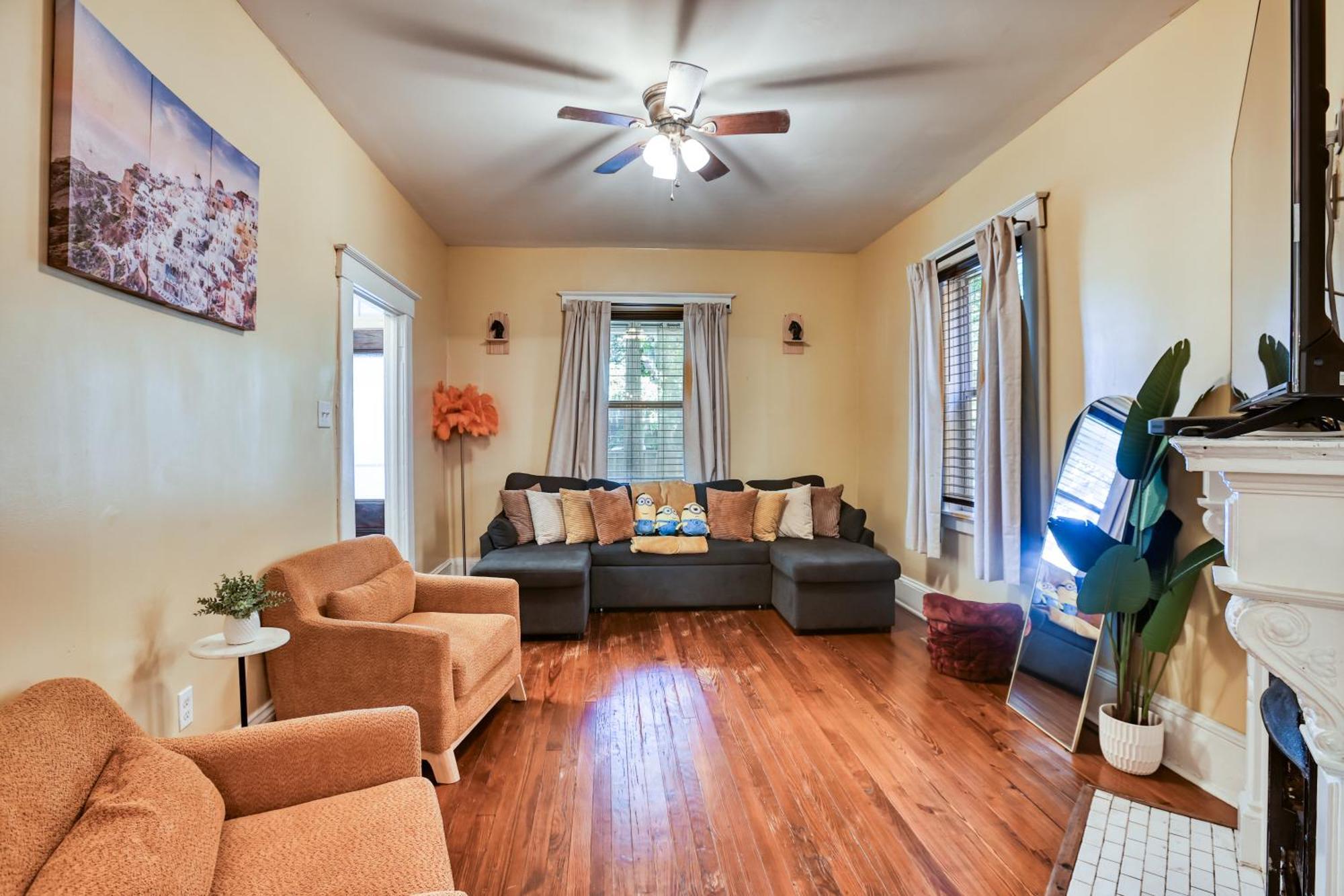 5 Mins To Forsyth - Downtown - Sleeps 10 - Starland Savannah