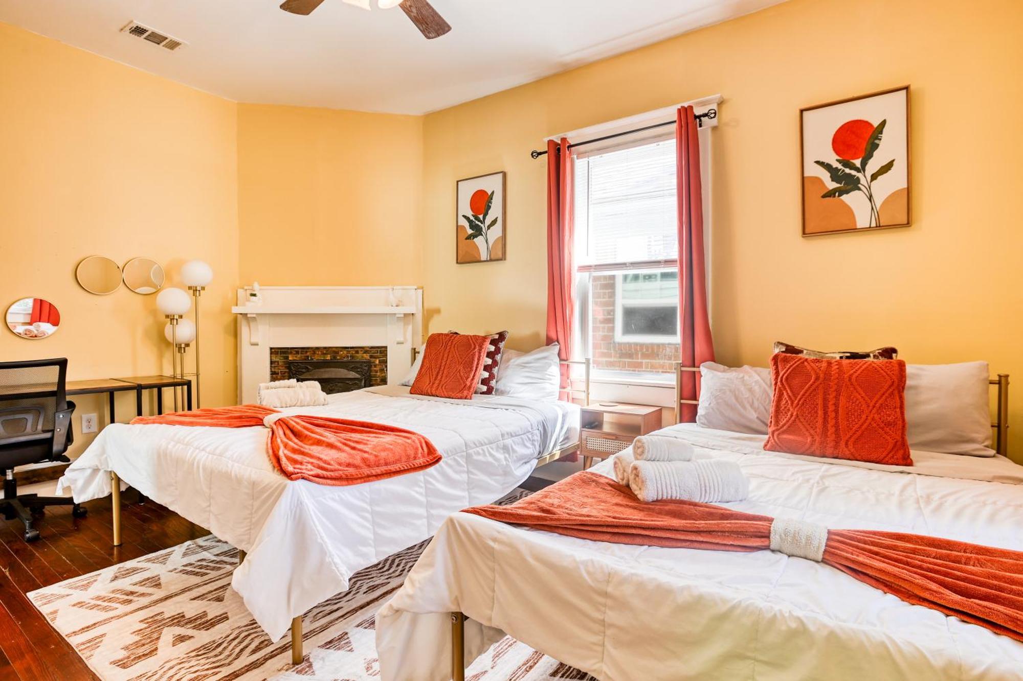 5 Mins To Forsyth - Downtown - Sleeps 10 - Starland Holiday home