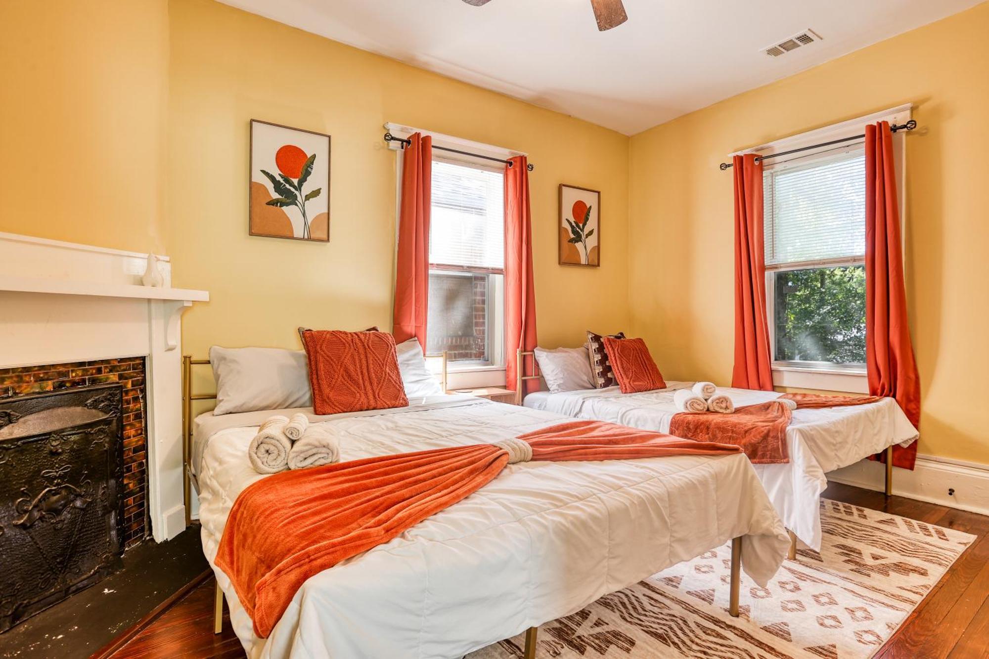 Holiday home 5 Mins To Forsyth - Downtown - Sleeps 10 - Starland Savannah