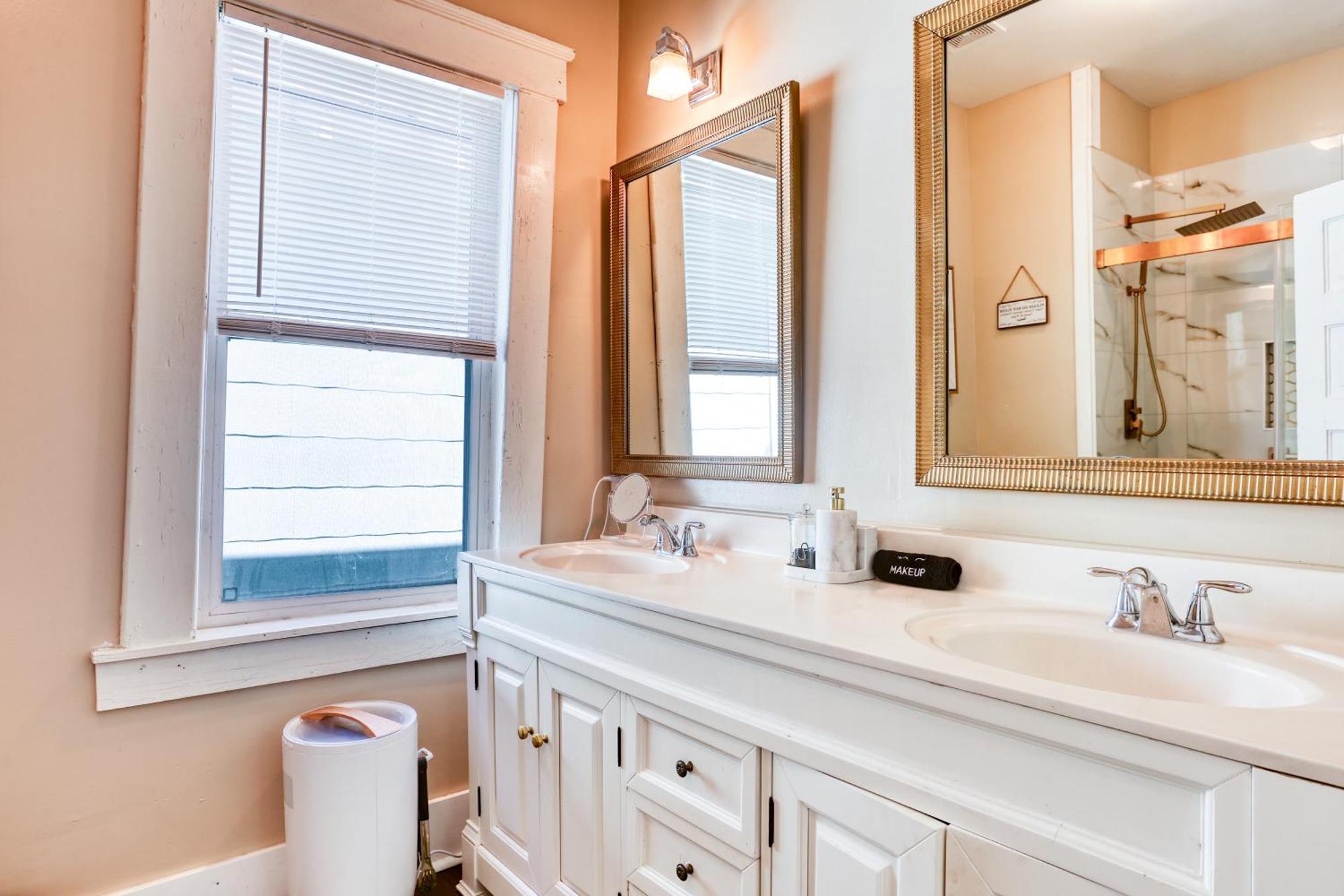 5 Mins To Forsyth - Downtown - Sleeps 10 - Starland Holiday home Savannah
