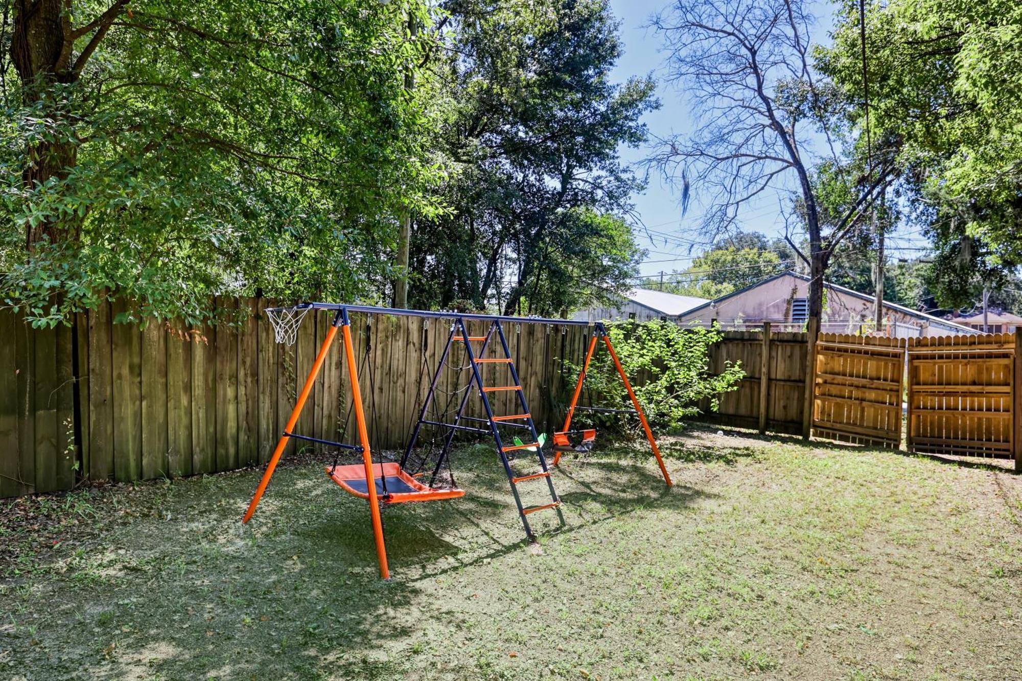 5 Mins To Forsyth - Downtown - Sleeps 10 - Starland Holiday home Savannah