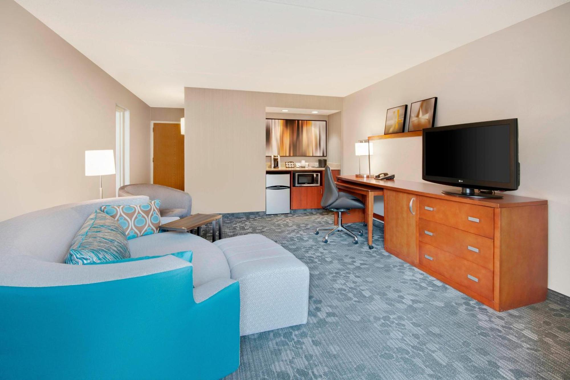 Courtyard By Marriott Midtown Hotel 3*