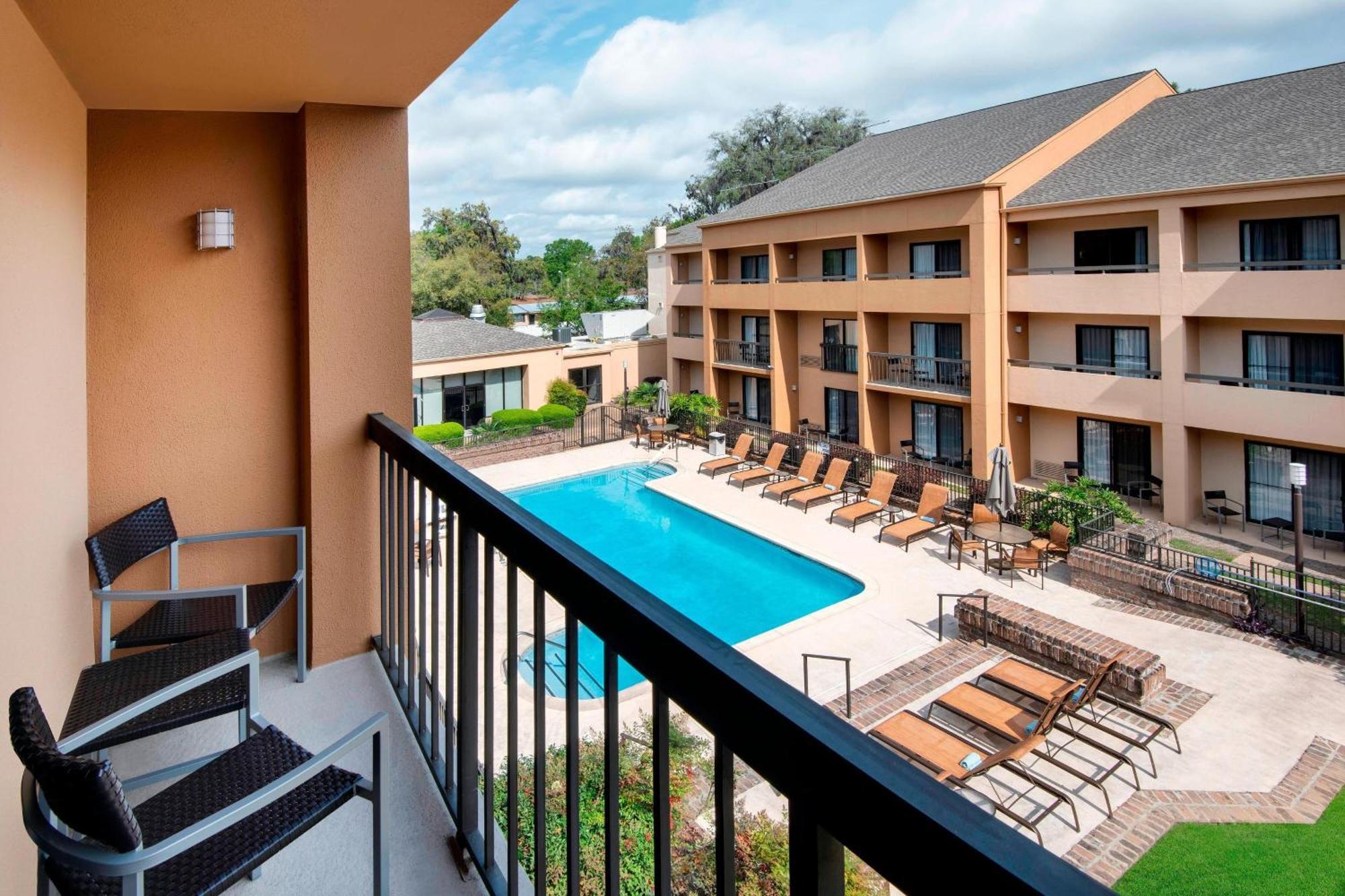 Hotel Courtyard By Marriott Midtown Savannah
