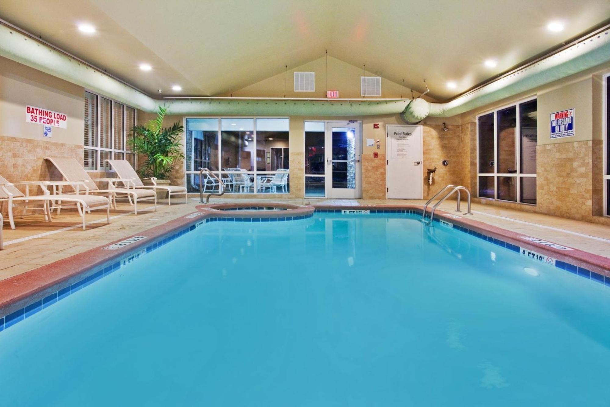 Hotel Express Airport By Ihg Savannah