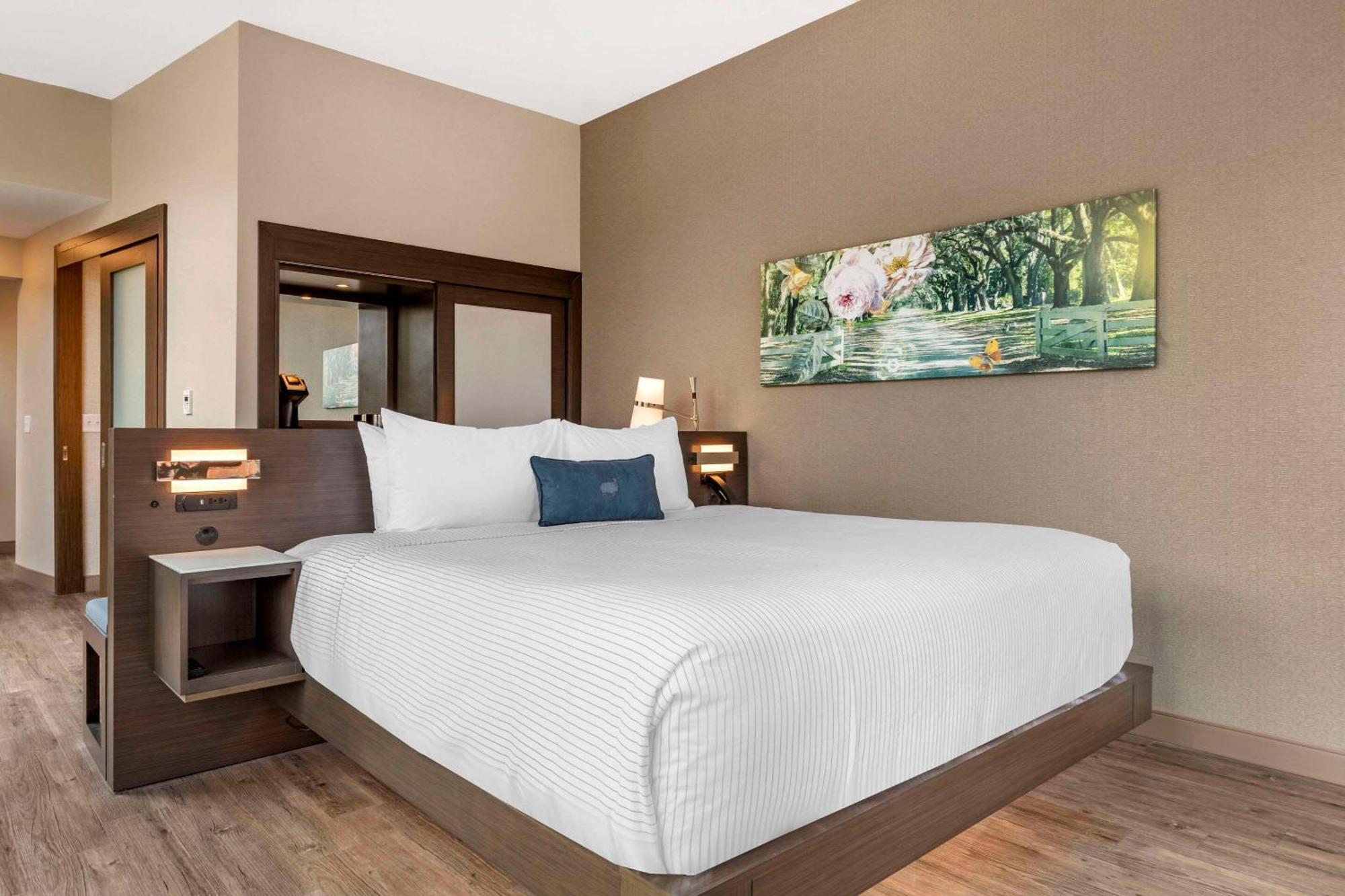 Cambria Downtown Historic District Hotel *