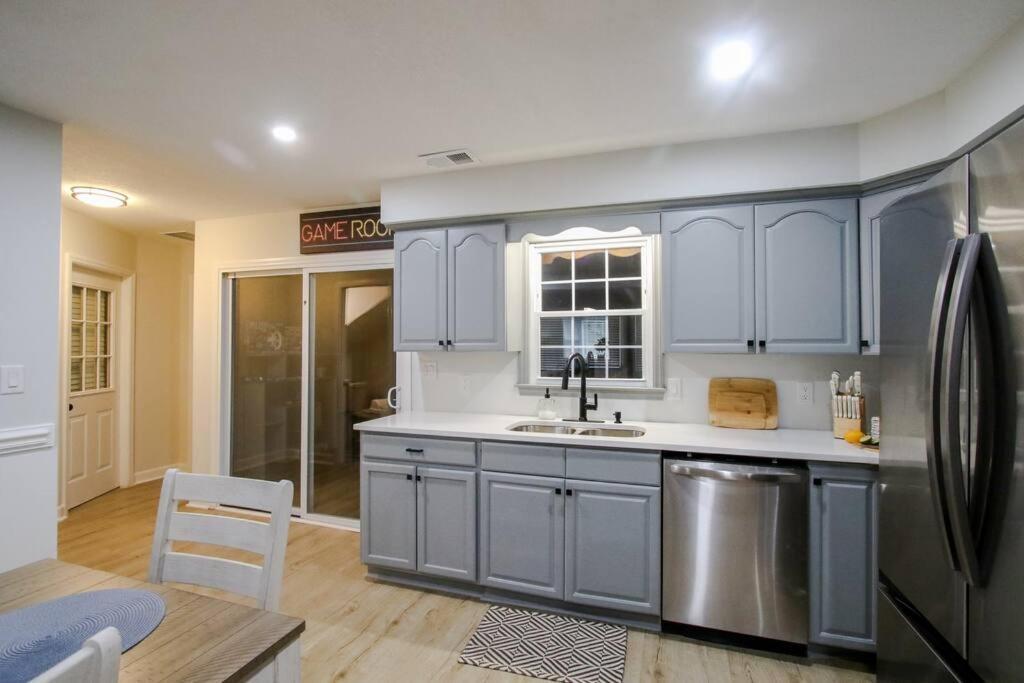 The Pooler Playhouse Game And 6 Bedrooms * Savannah