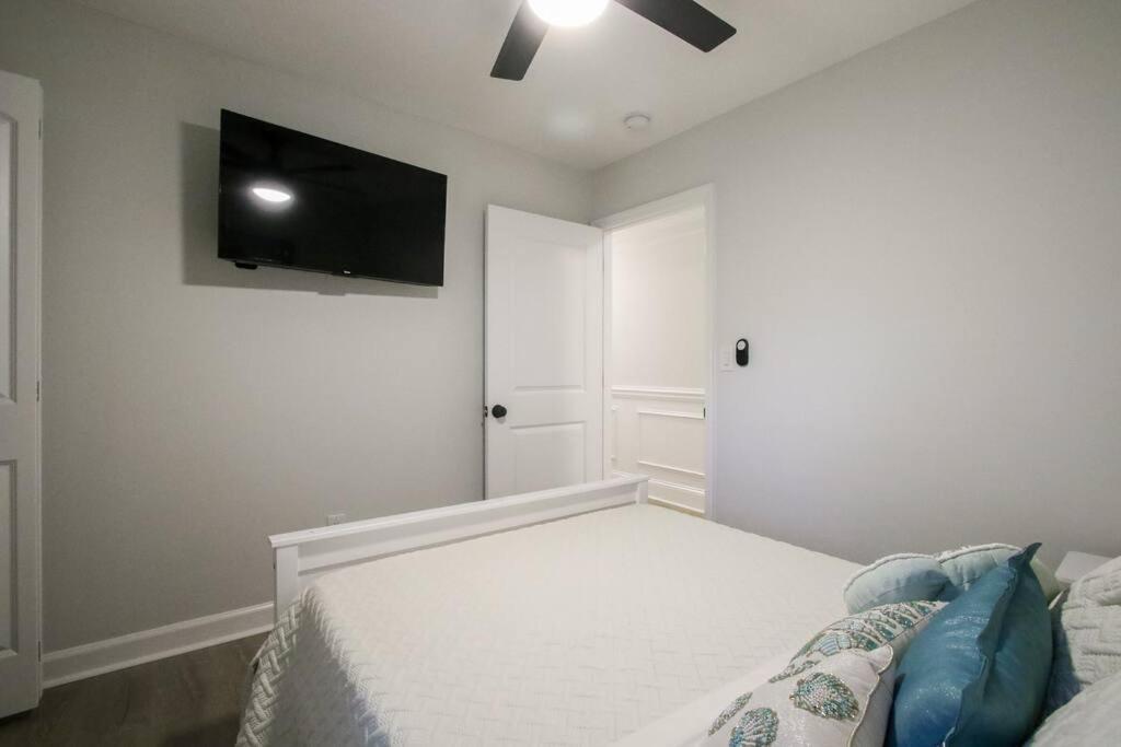 Apartment The Pooler Playhouse Game And 6 Bedrooms *