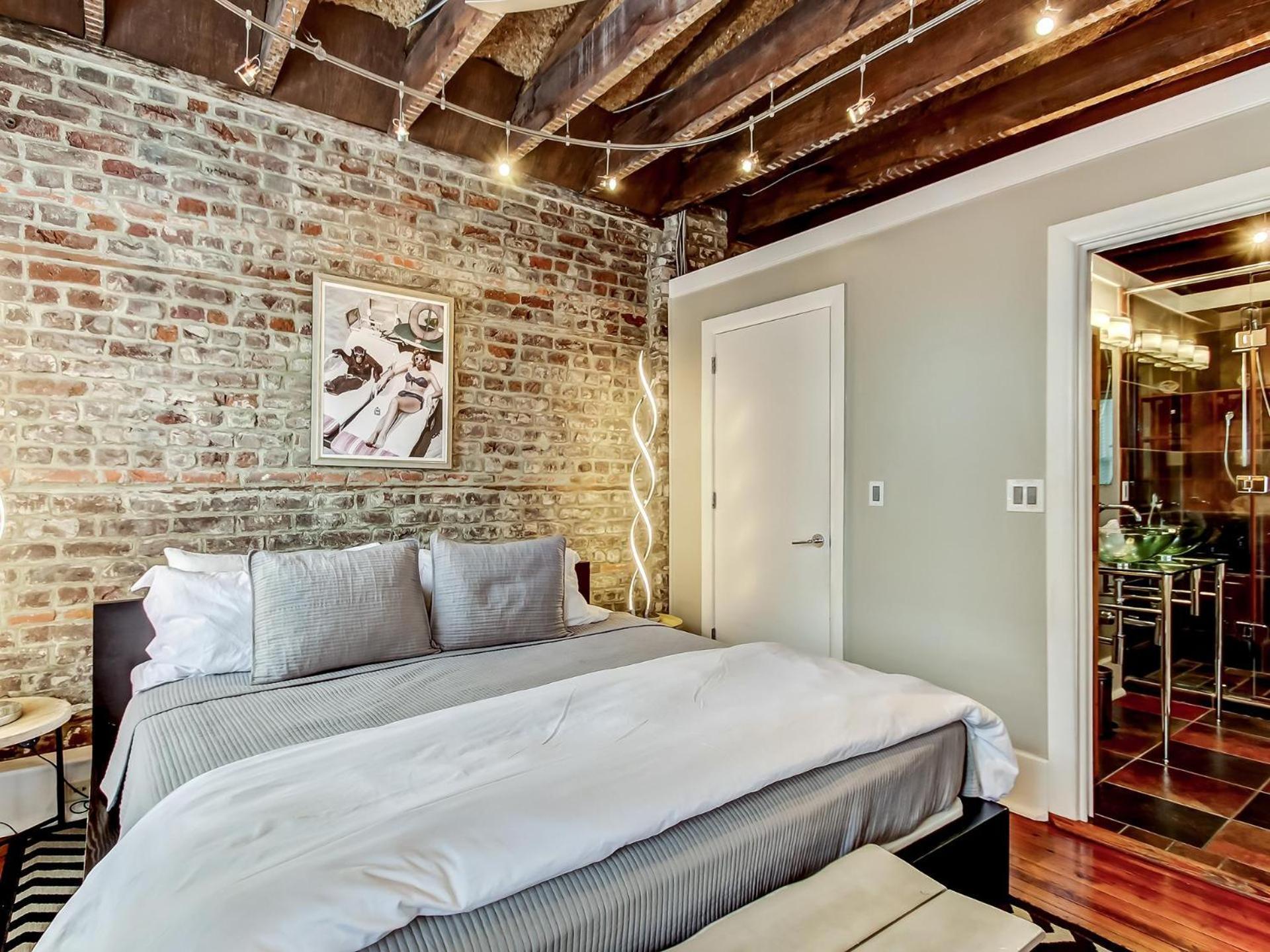 Broughton Corner Loft * Savannah