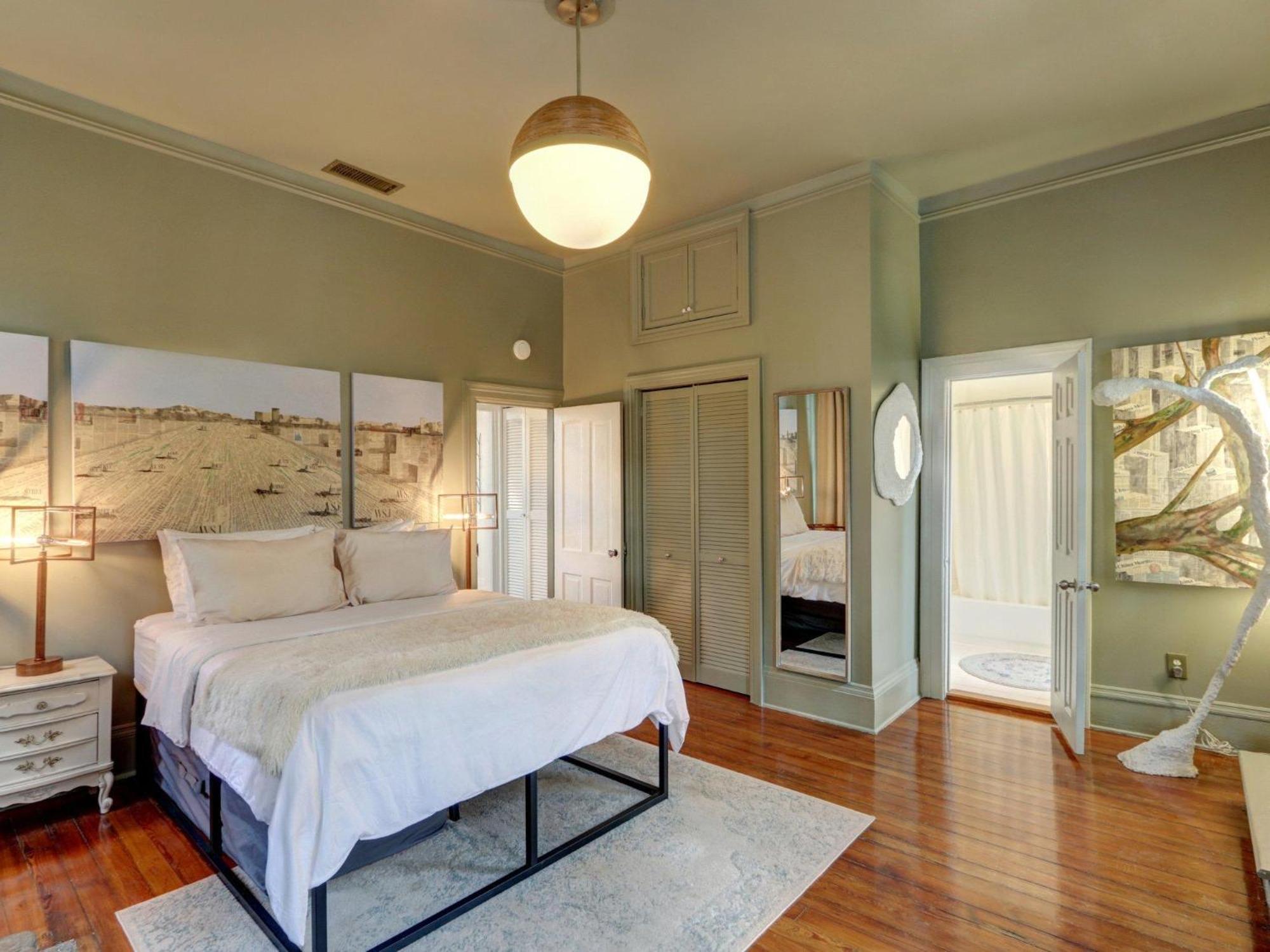 Park Avenue Treehouse * Savannah