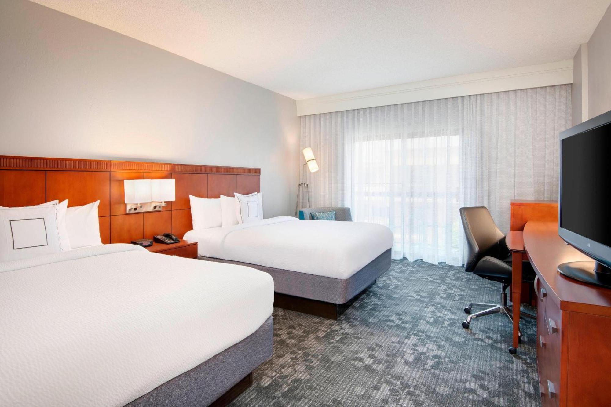 Courtyard By Marriott Midtown Savannah