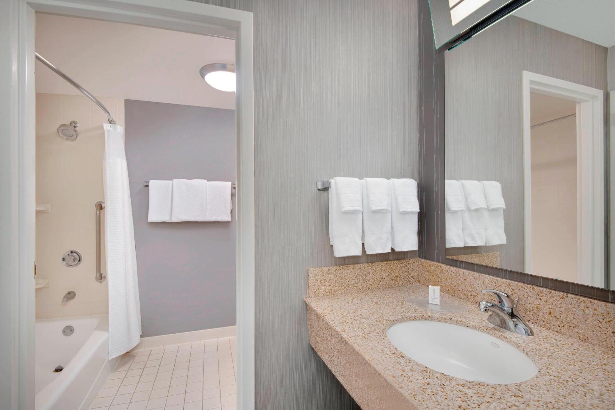 Hotel Courtyard By Marriott Midtown