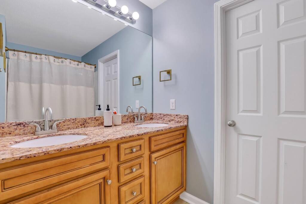 Holiday home Lakeside Group Oasis 19min To Downtown