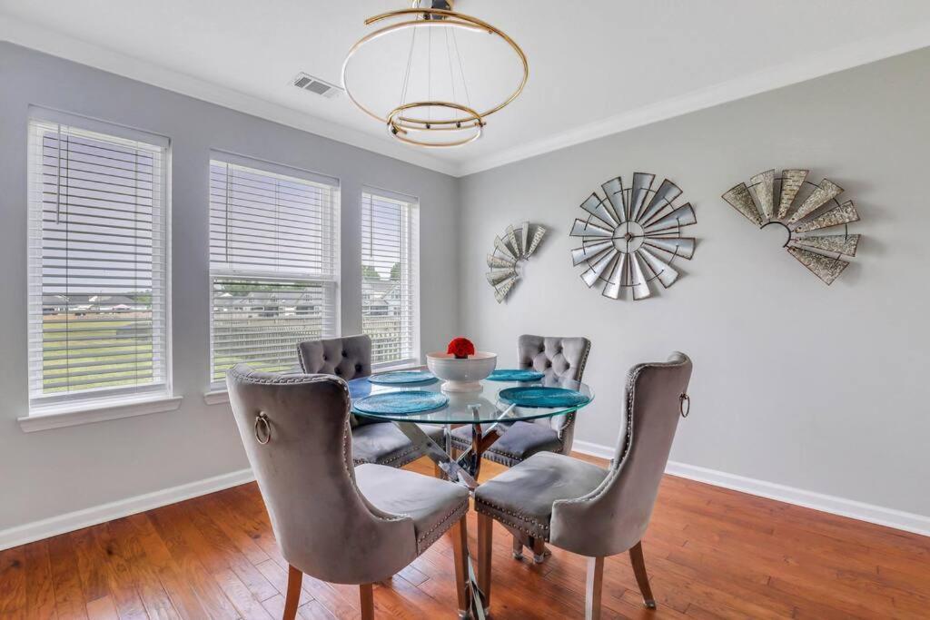 Lakeside Group Oasis 19min To Downtown Holiday home Savannah