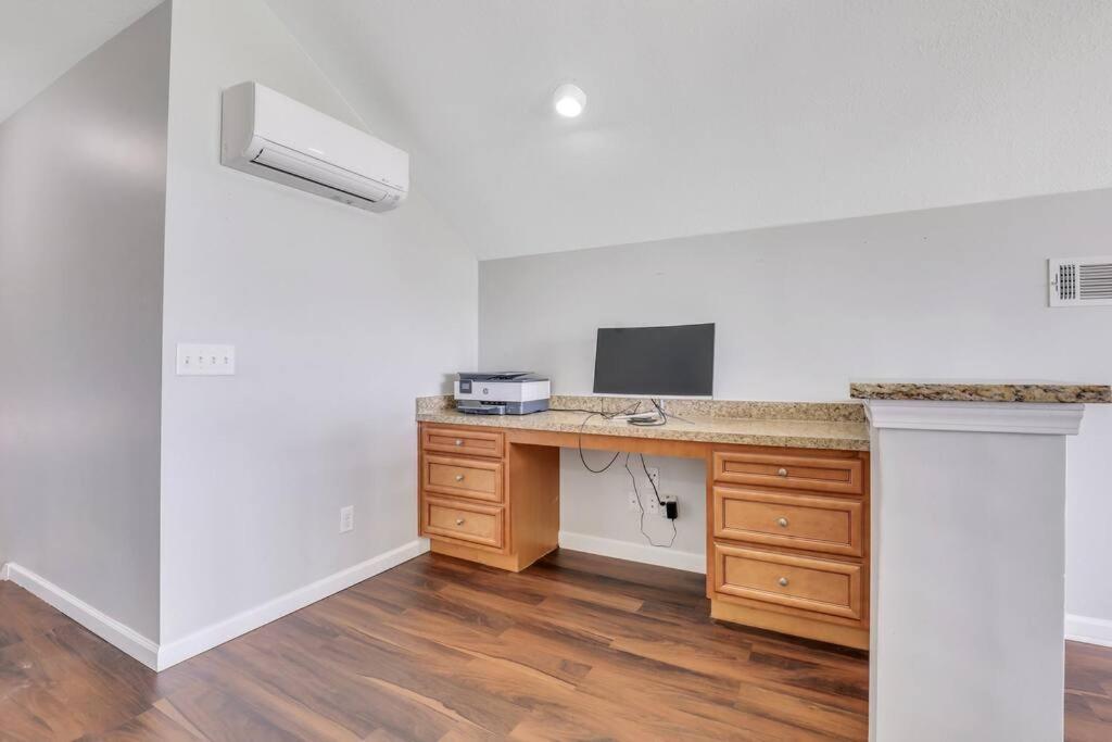 Lakeside Group Oasis 19min To Downtown Holiday home