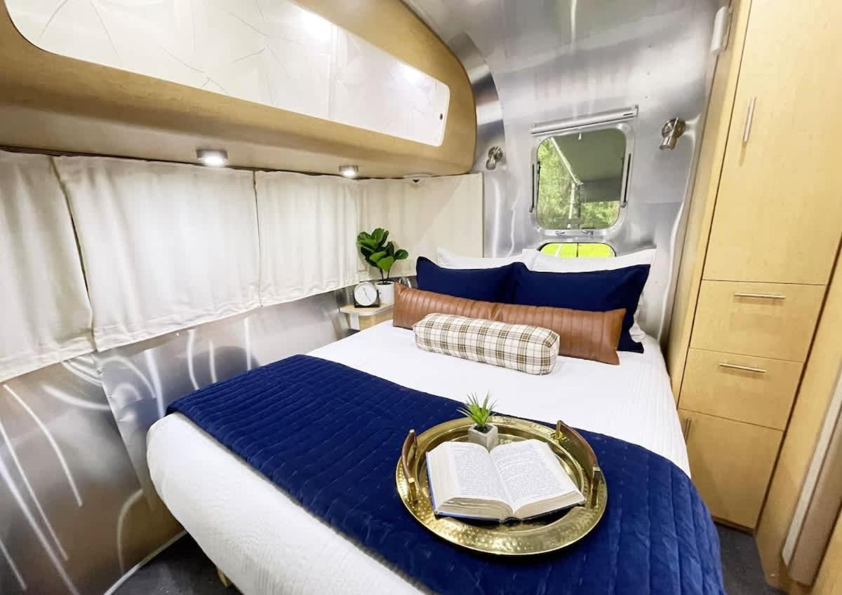 Campsite Limited Edition Airstream Midway Downtown &