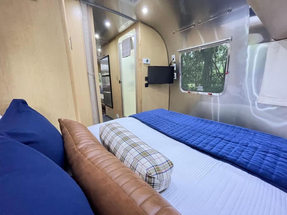 Limited Edition Airstream Midway Downtown & Campsite *