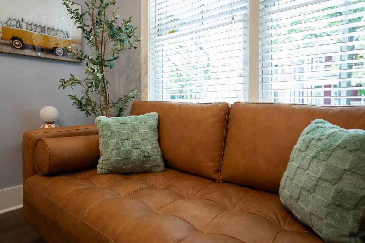 Fun & Renovated Artsy Downtown Dog Friendly With Fully Fenced Backyard And Private Parking Savannah