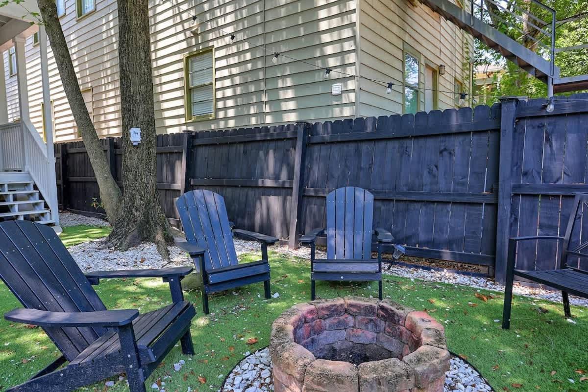 Fun & Renovated Artsy Downtown Dog Friendly With Fully Fenced Backyard And Private Parking