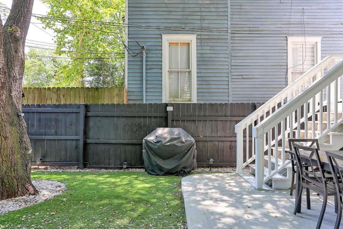 Fun & Renovated Artsy Downtown Dog Friendly With Fully Fenced Backyard And Private Parking Apartment *