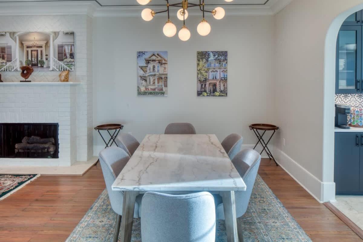 Luxury 3 Bedroom W Private Bath Walk Everywhere Villa Savannah