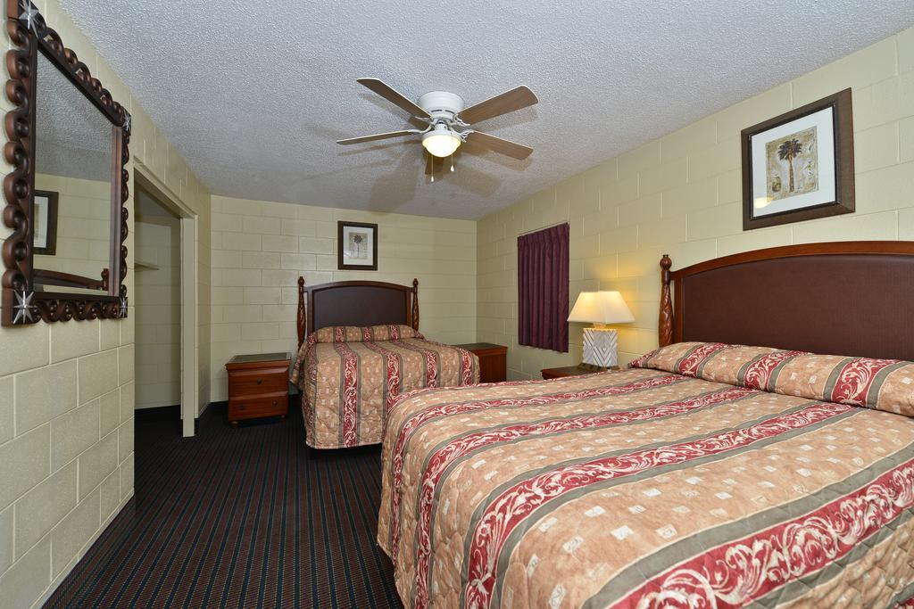 Hotel And Port Area Savannah
