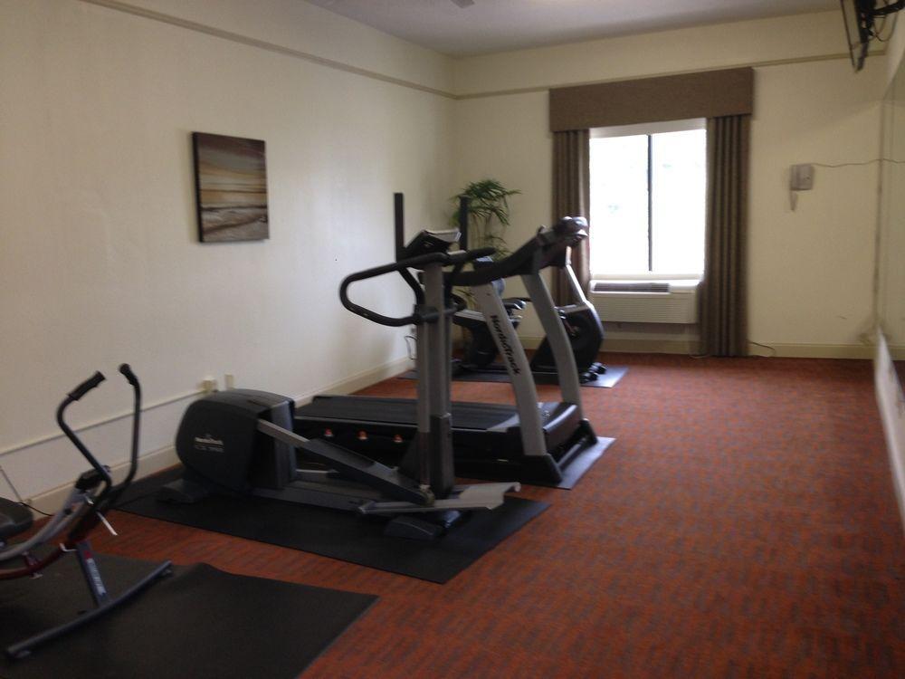 Baymont By Wyndham Savannah/garden Hotel 3*